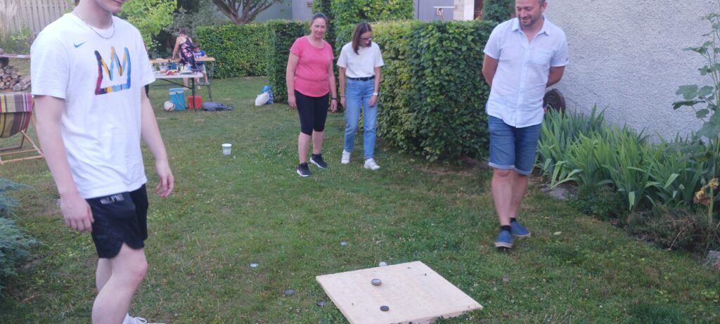 Pourquoi adhérer à L'éloges dés jeux ?
Pour joué à des jeux en bois.